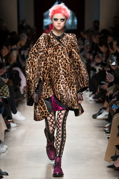 Look 3